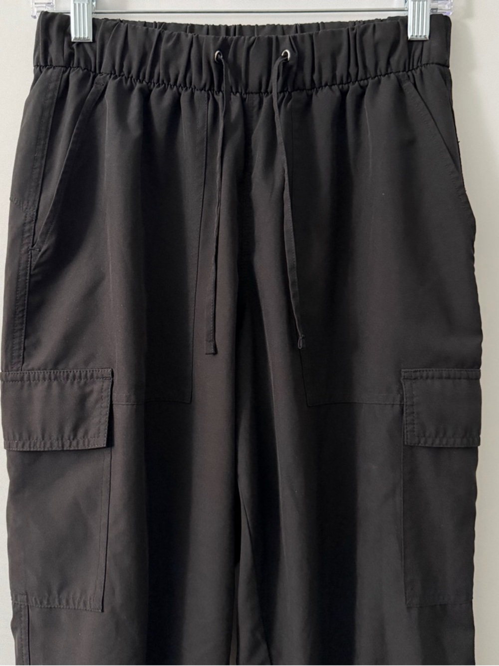 Old Navy Size Medium Cargo Pants Lightweight Stretchtech Drawstring Black Used - Picture 3 of 8